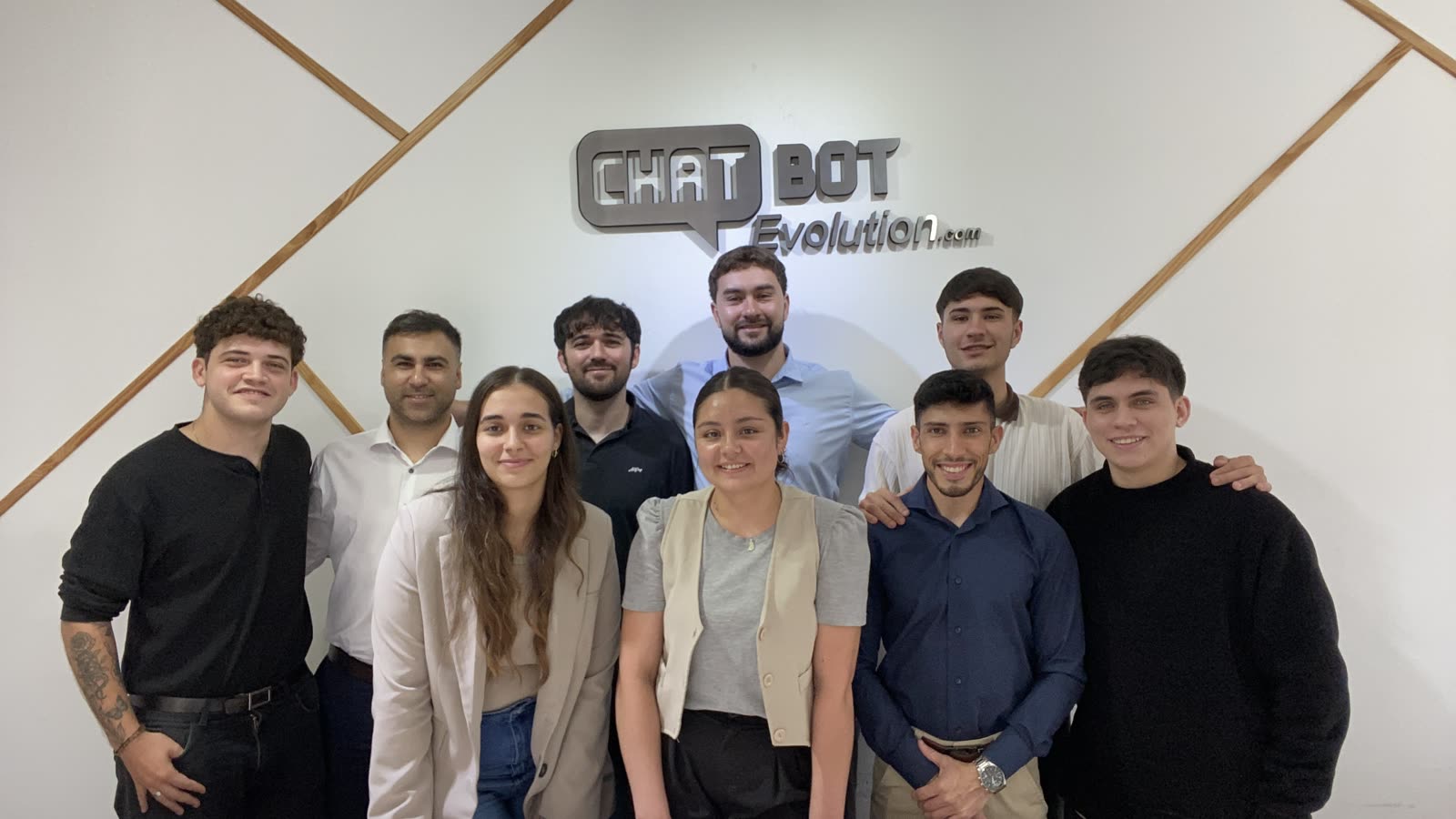 El equipo de Chatbot Evolution en sus oficinas de Villa María